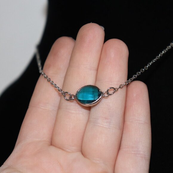 💎 Silver-Tone Statement Necklace with Blue Gem Accent - Picture 3 of 5